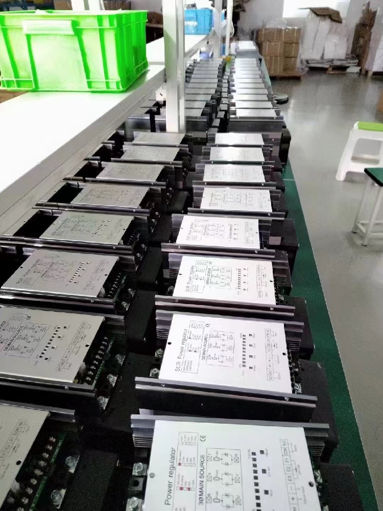 电力调整器的自适应节造战术是若何应对环境变动和参数不确定性的？