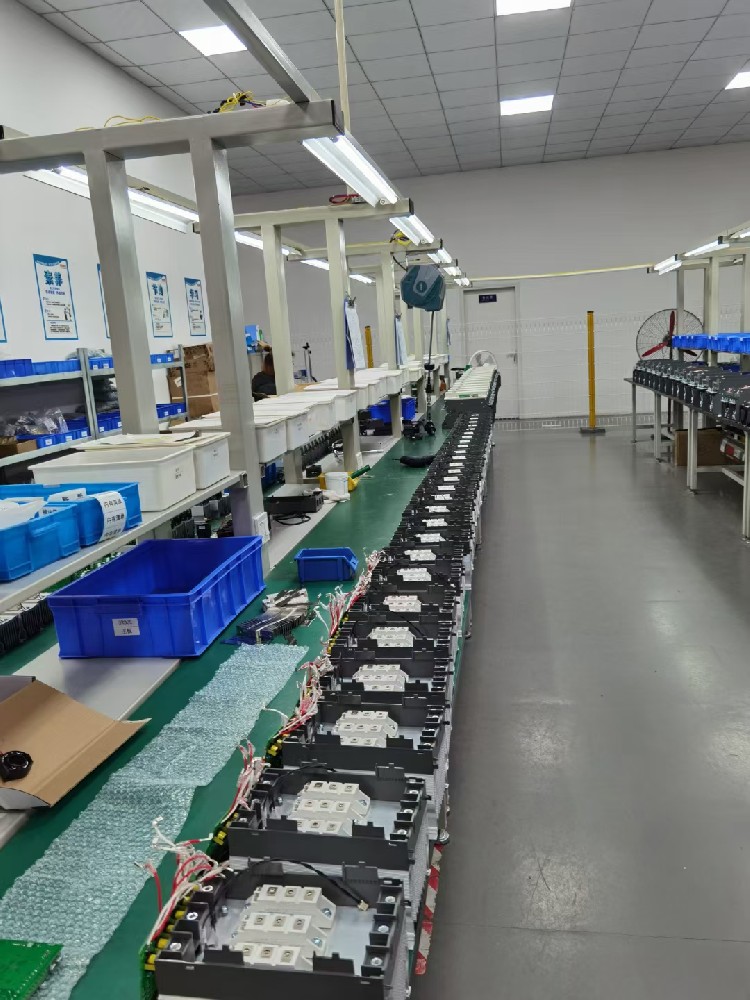 电力调整器的额定电压、额定电流和额定功率是若何确定的？