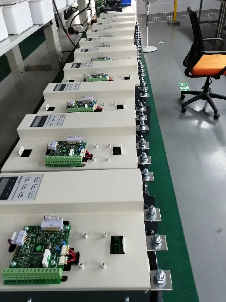 电力调整器与变频器在某些利用场景下职能有沉叠，若何抉择使用哪一个？