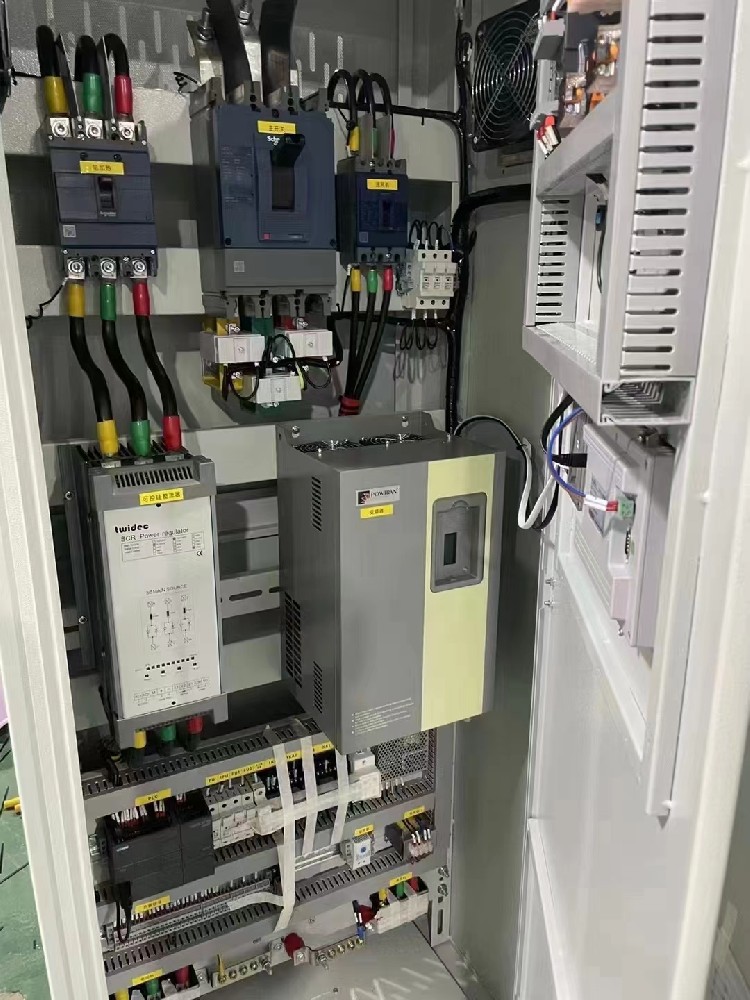 对于间歇性工作的负载，若何选择相宜的电力调整器以提高其使用寿命？