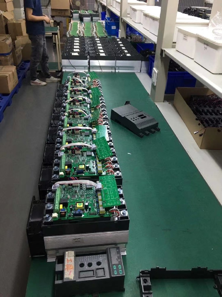 当电力调整器接入的电网存在三相不平衡时，会产生什么后果及若何解决？