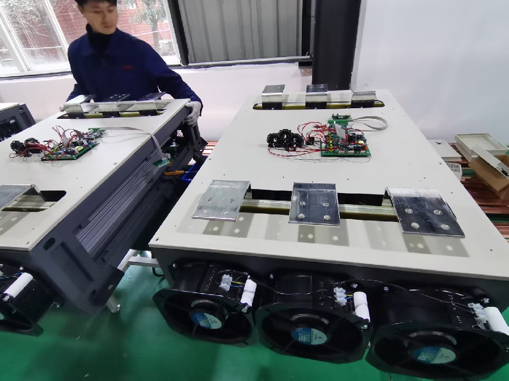 电力调整器在海优势电场的利用中，若何应对湿润、高盐等恶劣环境？