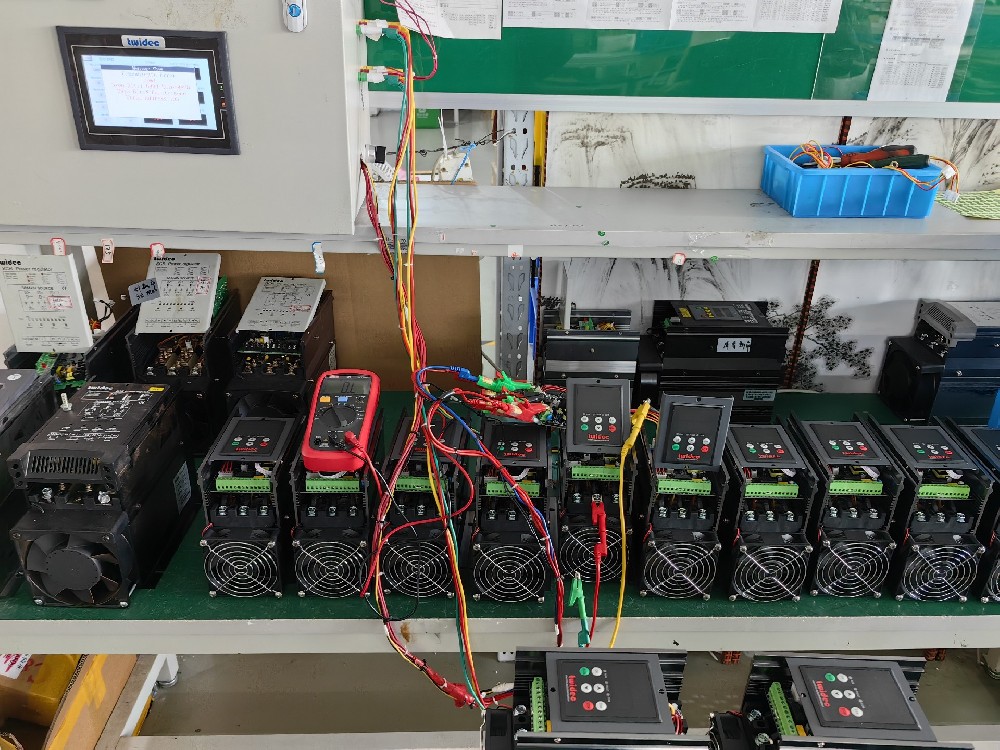 当电力调整器必要频仍切换工作模式时，响应功夫过长影响出产效能，怎么优化设置来加快切换快率？